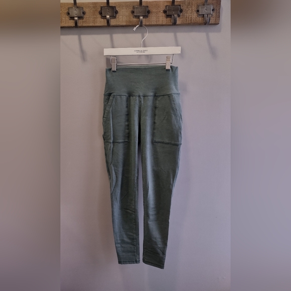 Aerie Cotton Blend Chill Play Move Leggings In Green Camo Size Small - Picture 3 of 6